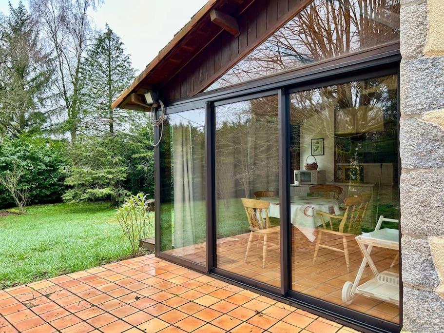 Maison Paisible Avec Lac Prive Secondigny Exterior photo